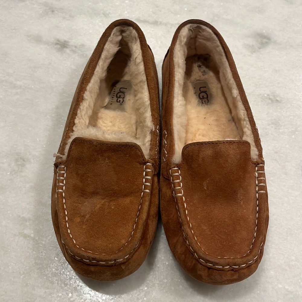 Ugg slippers in chestnut. Tons of life left in them.